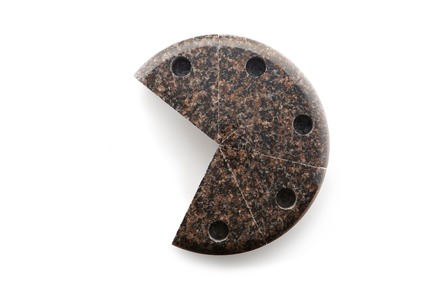 Dossier de presse | 990-05 - Communiqué de presse | Out with Marble: KAYIWA Proves That Granite Has Always Been "In" - KAYIWA - Produit -  BARBARA I Candleholder - Polar Mahogany&nbsp;  - Crédit photo : KAYIWA&nbsp;