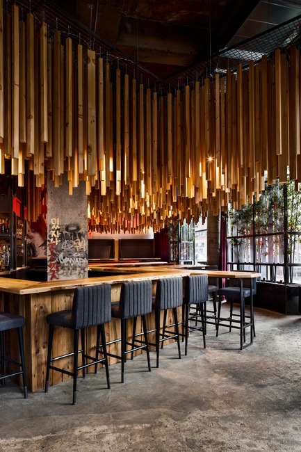 Dossier de presse | 760-15 - Communiqué de presse | Nuits exubérantes au pays du matin calme - Jean de Lessard, Designers Créatifs - Design d’intérieur commercial - Crédit photo : Adrien William