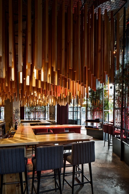 Dossier de presse | 760-15 - Communiqué de presse | Nuits exubérantes au pays du matin calme - Jean de Lessard, Designers Créatifs - Design d’intérieur commercial - Crédit photo : Adrien William