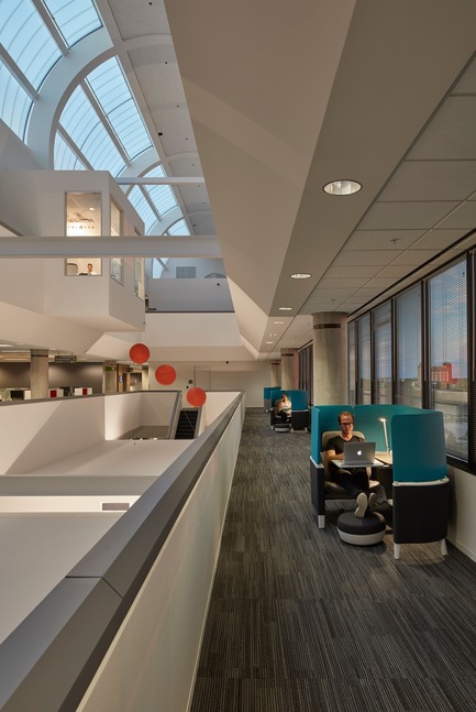 Dossier de presse | 2757-03 - Communiqué de presse | HGA San Francisco Unveils RealPage Headquarters - HGASan Francisco - Architecture commerciale - Located abundantly throughout RealPage's headquarters, work pods accommodate individual work styles and preferences. - Crédit photo : Benny Chan Photography