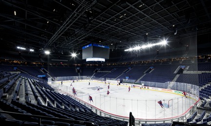 Dossier de presse | 865-28 - Communiqué de presse | Incontournable, la Place Bell redéfinit le concept d'aréna - Lemay - Architecture commerciale - Aréna de 10 000 sièges, conforme aux normes de la Ligue nationale de hockey, pouvant aisément se transformer en amphithéâtre. - Crédit photo : Adrien Williams