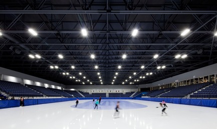 Dossier de presse | 865-28 - Communiqué de presse | Incontournable, la Place Bell redéfinit le concept d'aréna - Lemay - Architecture commerciale - Glace olympique de 2&nbsp;500&nbsp;places. - Crédit photo : Adrien Williams