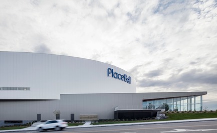 Dossier de presse | 865-28 - Communiqué de presse | Incontournable, la Place Bell redéfinit le concept d'aréna - Lemay - Architecture commerciale - Entrée principale - rue Lucien-Paiement - Crédit photo : Adrien Williams