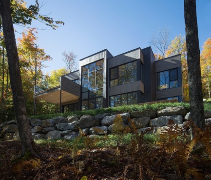Dossier de presse | 1678-02 - Communiqué de presse | Chalet des Bécassines - Atelier BOOM-TOWN - Architecture résidentielle - Crédit photo : Steve Montpetit