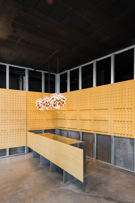 Dossier de presse | 2216-02 - Communiqué de presse | La boutique The Caveman - Tiago do Vale Architectes - Design d’intérieur commercial - Crédit photo : João Morgado