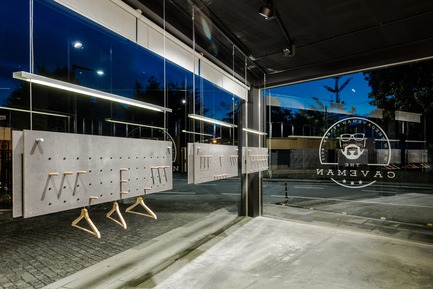 Dossier de presse | 2216-02 - Communiqué de presse | La boutique The Caveman - Tiago do Vale Architectes - Design d’intérieur commercial - Crédit photo : João Morgado