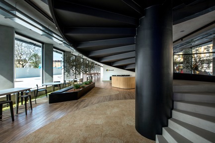 Dossier de presse | 3031-01 - Communiqué de presse | Microsoft House - DEGW/Lombardini22 - Architecture commerciale - Welcome&nbsp;Area - Crédit photo : Dario Tettamanzi