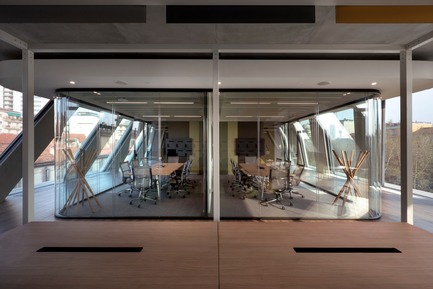 Dossier de presse | 3031-01 - Communiqué de presse | Microsoft House - DEGW/Lombardini22 - Architecture commerciale - Meeting Rooms - Crédit photo : Dario Tettamanzi