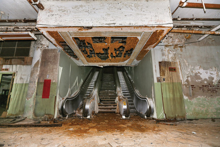 Press kit | 2073-11 - Press release | Sears Department Store that Sat Derelict for Decades Is Reborn as Mixed-Use 'Vertical Village' - DIALOG - Commercial Architecture - Sears Crosstown sat derelict for 20 years - Photo credit: Jamie Harmon