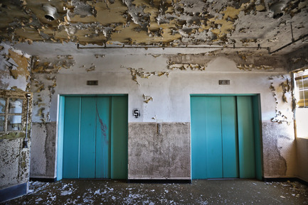 Press kit | 2073-11 - Press release | Sears Department Store that Sat Derelict for Decades Is Reborn as Mixed-Use 'Vertical Village' - DIALOG - Commercial Architecture - Sears Crosstown sat derelict for 20 years - Photo credit: Jamie Harmon