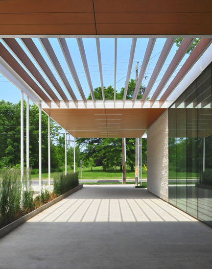 Press kit | 1070-01 - Press release | The Mississauga Public Library Project - RDH Architects - Institutional Architecture - Lakeview Canopy Structure - Photo credit: RDH