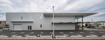 Dossier de presse | 3003-01 - Communiqué de presse | Le magasin phare WADA Sports - Matsuya Art Works / KTX archiLAB - Design d’intérieur commercial - facade Laterale<br> - Crédit photo : Stirling Elmendorf
