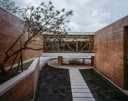 Press kit | 3044-01 - Press release | Sanbaopeng Art Museum - DL Atelier - Institutional Architecture - main entrance and offices - Photo credit: Haiting Sun