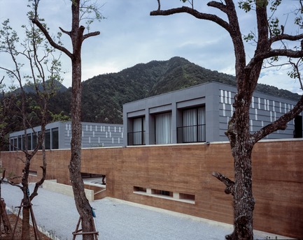 Press kit | 3044-01 - Press release | Sanbaopeng Art Museum - DL Atelier - Institutional Architecture - south facade - Photo credit: Haiting Sun
