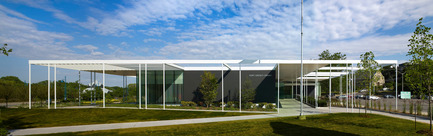 Press kit | 1070-01 - Press release | The Mississauga Public Library Project - RDH Architects - Institutional Architecture - Exterior of Port Credit Library  - Photo credit: TOM ARBAN