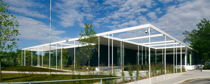 Press kit | 1070-01 - Press release | The Mississauga Public Library Project - RDH Architects - Institutional Architecture - Exterior of Port Credit Library  - Photo credit: TOM ARBAN
