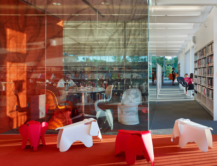 Press kit | 1070-01 - Press release | The Mississauga Public Library Project - RDH Architects - Institutional Architecture - Interior View of Port Credit Library from Children’s Area Through Group Study Room to Collection and Park Beyond - Photo credit: TOM ARBAN