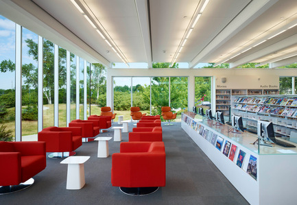 Press kit | 1070-01 - Press release | The Mississauga Public Library Project - RDH Architects - Institutional Architecture - Reading Atrium of Port Credit Library - Photo credit: TOM ARBAN