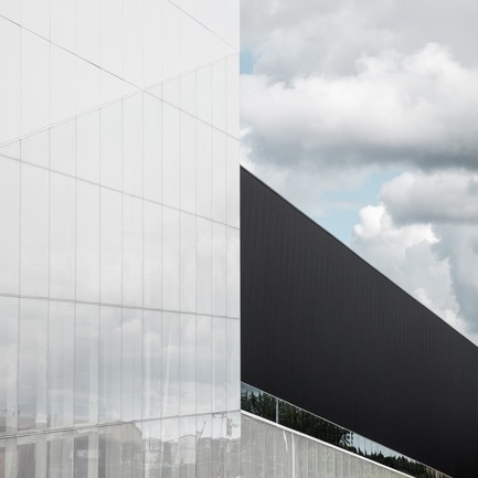 Dossier de presse | 2206-02 - Communiqué de presse | Complexe sportif Saint-Laurent - Saucier + Perrotte Architectes/HCMA - Architecture institutionnelle - Nuages - Crédit photo : Olivier Blouin