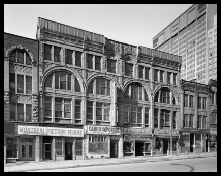 Dossier de presse | 756-18 - Communiqué de presse | Le CCA présente « Pierre grise : Des outils pour comprendre la ville.» - Centre Canadien d’Architecture (CCA) - Évènement + Exposition - Phyllis Lambert et Richard Pare. Édifice Brunet, Saint Laurent, 1891. Photographie prise entre1973 et 1974. <br> - Crédit photo : Collection Phyllis Lambert © Phyllis Lambert et Richard Pare.<span></span><br>