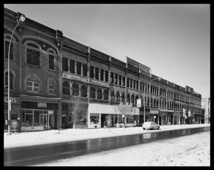 Dossier de presse | 756-18 - Communiqué de presse | Le CCA présente « Pierre grise : Des outils pour comprendre la ville.» - Centre Canadien d’Architecture (CCA) - Évènement + Exposition - Phyllis Lambert et Richard Pare. Baxter Block, Saint Laurent, 1892. &nbsp;Photographie prise entre1973 et 1974. - Crédit photo : Collection Phyllis Lambert © Phyllis Lambert et Richard Pare.<br><span></span>