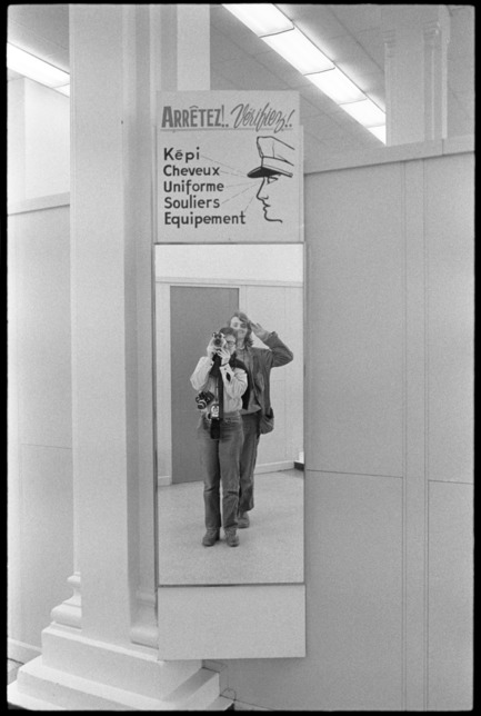 Dossier de presse | 756-18 - Communiqué de presse | Le CCA présente « Pierre grise : Des outils pour comprendre la ville.» - Centre Canadien d’Architecture (CCA) - Évènement + Exposition - Phyllis Lambert and Richard Pare. vers 1973. Photographe Phyllis Lambert.&nbsp; <br> - Crédit photo : Phyllis Lambert Fonds. Collection Centre Canadien d'Architecture, Montréal&nbsp; © Phyllis Lambert