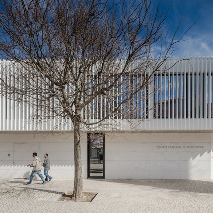 Dossier de presse | 3051-01 - Communiqué de presse | Pastoral Center of Moscavide - Plano Humano Arquitectos - Concours - Crédit photo : João Morgado