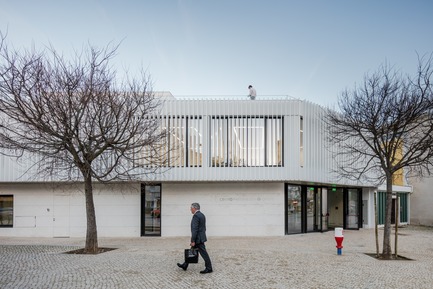 Dossier de presse | 3051-01 - Communiqué de presse | Pastoral Center of Moscavide - Plano Humano Arquitectos - Concours - Crédit photo : João Morgado