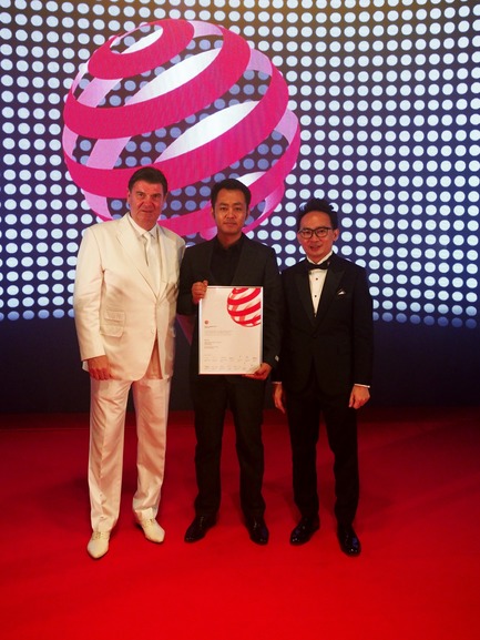 Dossier de presse | 2188-02 - Communiqué de presse | Red Dot Award: Design Concept 2017 Results - Red Dot Award - Design industriel - Beijing Onemile Technology receiving the Red Dot: Luminary 2017 - Crédit photo : Red Dot Award: Design Concept