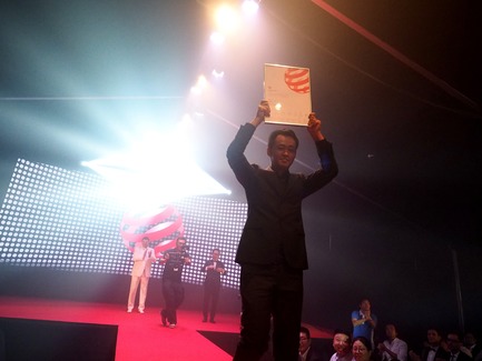 Dossier de presse | 2188-02 - Communiqué de presse | Red Dot Award: Design Concept 2017 Results - Red Dot Award - Design industriel - Beijing Onemile Technology receiving the Red Dot: Luminary 2017 - Crédit photo : Red Dot Award: Design Concept