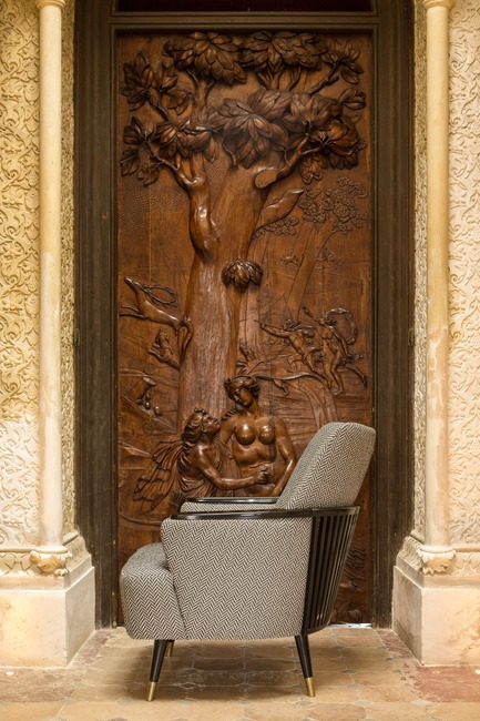 Dossier de presse | 3068-01 - Communiqué de presse | Retro Aesthetic of the Swinging 60s - Leyla Uluhanli Interiors - Produit - Porter Chair, Leyla Uluhanli Collection, Sintra&nbsp; - Crédit photo : Fernando Guerra