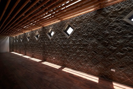 Dossier de presse | 3092-01 - Communiqué de presse | Cactus Park in Taiwan Draws Architectural Inspiration from Prickly Succulents - CCL Architects & Planners - Architecture de paysage - Salle d'exposition de nuit lumière dans l'espace - Crédit photo : CCL Architects &amp; Planners