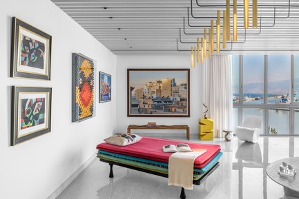 Dossier de presse | 2769-01 - Communiqué de presse | One Oak 5A2 - Askdeco - Design d’intérieur résidentiel - -Artwork first 2 on the left side: Jaon Miro<br>-Artwork Duck: Robber Duck by TP Hardisty<br>-Last Artwork on left : Lebanese Artist Hussein Madi<br>- Painting Facing: Fotis Gerakis<br>-Multi layered Bench: Principessa by Moroso<br>-Wooden Bench: Ripples by Horm<br>-Goldish Side Table: T-Table by Jaime Hayon- Bosa<br>- Yellow Stool/Side Table: Stockholm by Ecart Paris<br>-White Rocking Chair: Voido by Magis<br>-Right side coffee Table: Low Table 2 by Scholten &amp; Baijings<br>-curtains Chivasso&nbsp;<br>-Lighting by Lebanese Lighting designers PSLAB - Crédit photo : Alex Jeffries&nbsp;