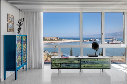 Dossier de presse | 2769-01 - Communiqué de presse | One Oak 5A2 - Askdeco - Design d’intérieur résidentiel - -Blue Cabinet: Ali Baba Cabinet by Lebanese Designer Nada Debs<br>- Long Low cabinet: WrongWoods By Established &amp; Sons<br>- Curtains- Chivasso<br>-Tree Sculpture by Local Lebanese Artist HAWINI - Crédit photo :         Alex Jeffries&nbsp;