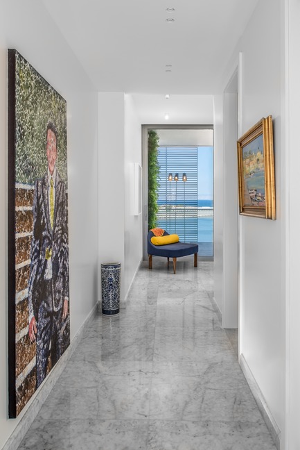 Dossier de presse | 2769-01 - Communiqué de presse | One Oak 5A2 - Askdeco - Design d’intérieur résidentiel - -Seating:&nbsp;Bla Seat designed by Horm<br>-Floor Lamp: Customized by Lebanese Lighting Designers PSLAB - Crédit photo : Alex Jeffries&nbsp;