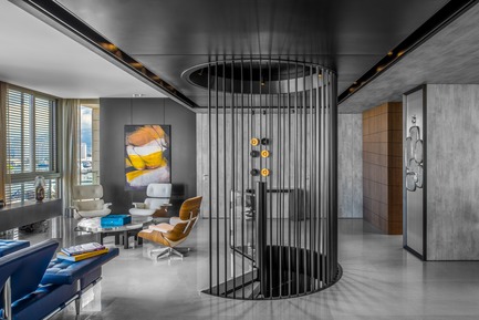 Dossier de presse | 2769-02 - Communiqué de presse | One Oak 3&4 B2 - Askdeco - Design d’intérieur résidentiel - -&nbsp;White lounge chairs -&nbsp;Vitra Eames&nbsp;<br>- Artwork - Etienne Gros<br>- Buffet - Henge07<br>- "Lune" Ado Chale Coffee Table in lounge area&nbsp;<br>-Blue Cigar Box - Elie Bleu&nbsp;<br>-Sofa Bed -&nbsp;241 Privè - Cassina<br>-The playful 'Domino' mirror by Hubert Le Gall&nbsp;<br>-Metal Stairs bar designed by Askdeco and custom made by local supplier ACID<br>- Dolm Console behind the Stairs bar - Galotti &amp; Radice&nbsp;&nbsp;<br>-Candy Light Lamp - Baccarat - Crédit photo : Alex Jeffries&nbsp;
