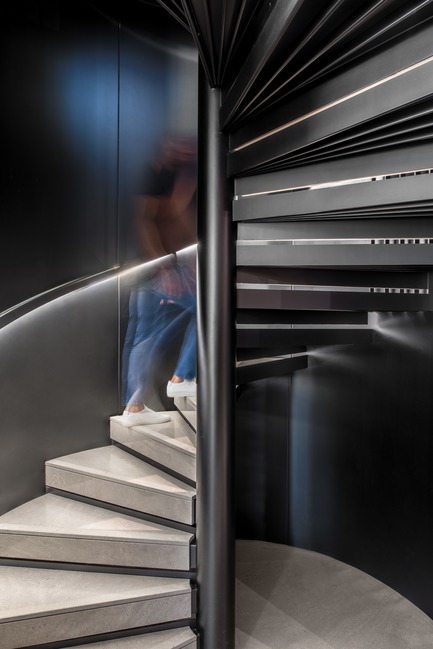 Dossier de presse | 2769-02 - Communiqué de presse | One Oak 3&4 B2 - Askdeco - Design d’intérieur résidentiel - -Metal and marble stairs customized by Askdeco and executed by ACID - Crédit photo : Alex Jeffries&nbsp;