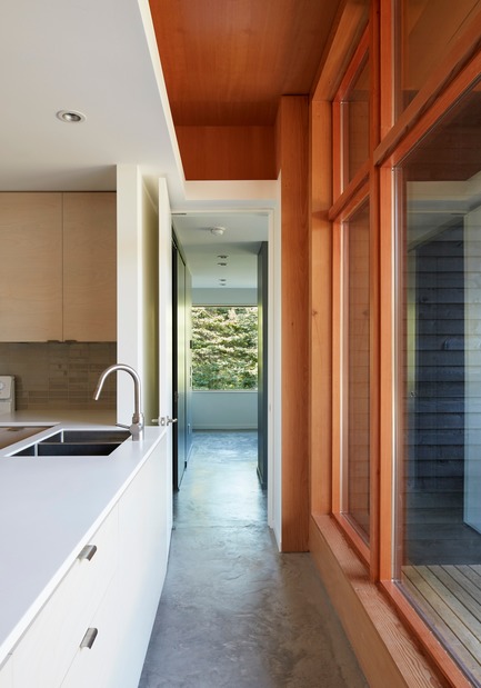 Dossier de presse | 3034-01 - Communiqué de presse | Lockeport Beach House - Nova Tayona Architects - Architecture résidentielle - View east to Master Bedroom beyond - Crédit photo : Janet Kimber