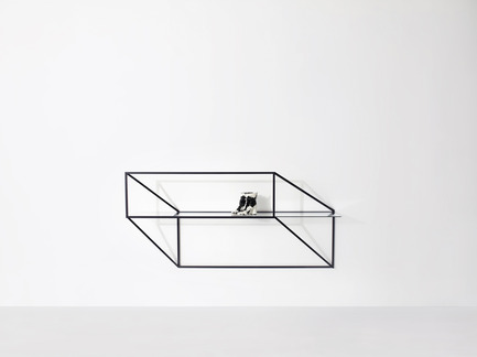 Dossier de presse | 1048-03 - Communiqué de presse | +tongtong launches the Les Ailes Noires clothing rack collection inspired by line drawings - +tongtong - Produit - Crédit photo : Colin Faulkner Photography