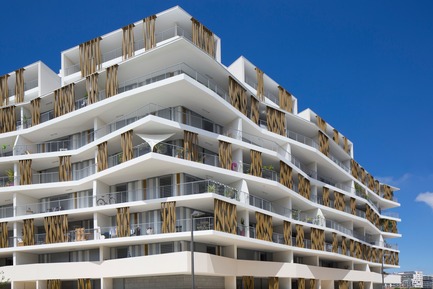 Dossier de presse | 921-11 - Communiqué de presse | Projet de 87 logements «Lez-in-Art» dans la ZAC Rive Gauche (SERM) de Montpellier - France - NBJ architectes - Architecture résidentielle - Vue de l'angle de la façade Sud - Crédit photo : &nbsp;©photoarchitecture.com