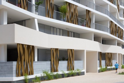 Dossier de presse | 921-11 - Communiqué de presse | Projet de 87 logements «Lez-in-Art» dans la ZAC Rive Gauche (SERM) de Montpellier - France - NBJ architectes - Architecture résidentielle - Vue sur le RDC - Crédit photo : &nbsp;©photoarchitecture.com