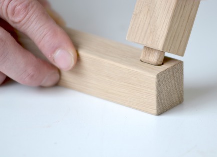 Dossier de presse | 1122-04 - Communiqué de presse | Cuisines Steam à la conquête du modulaire - Cuisines Steam - Produit -  Détails coquo: la technique d'assemblage traditionnelle tenon et mortaise.&nbsp;Tous nos modules coquo sont faits de bois massif et autres matériaux de grande qualité, produits à notre atelier de Montréal.   - Crédit photo :  Co°quo 