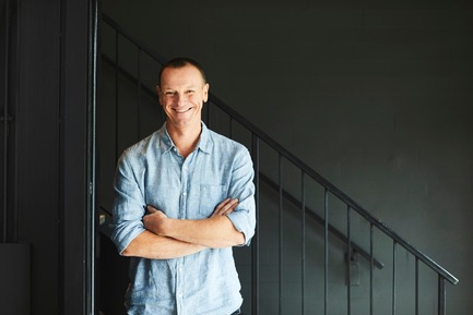 Dossier de presse | 1122-04 - Communiqué de presse | Cuisines Steam à la conquête du modulaire - Cuisines Steam - Produit - Jean Côté co-fondateur de Cuisines Steam et co-créateur de coquo. - Crédit photo : Maude Chauvin