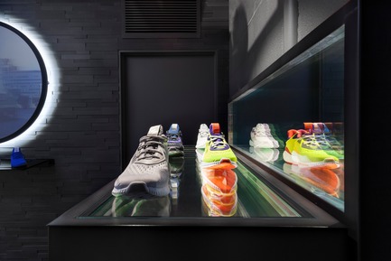 Press kit | 1303-02 - Press release | adidas x CNCPTS, The Sanctuary - Sid Lee and Sid Lee Architecture, in collaboration with adidas US & Concepts - Commercial Interior Design - adidas x CNCPTS, The Sanctuary, reflective effects - Photo credit: Maxime Brouillet