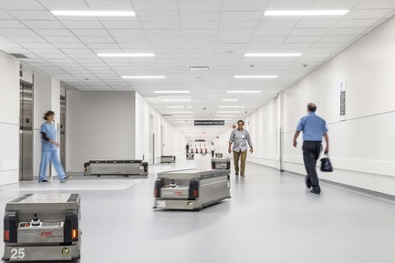 Press kit | 1387-03 - Press release | The New CHUM, Largest Healthcare Construction Project in North America, Opens its Doors - CannonDesign + NEUF architect(e)s - Institutional Architecture - Automated guided vehicles - Photo credit: Laura Peters
