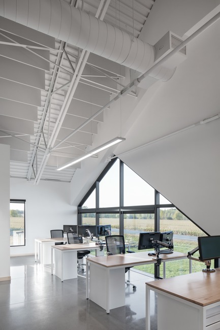 Press kit | 3010-01 - Press release | Standing in the Middle of the Field - Maurice Martel architecte - Commercial Architecture - Open space office - Photo credit: Adrien Willilams