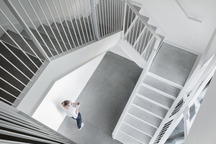 Press kit | 3010-01 - Press release | Standing in the Middle of the Field - Maurice Martel architecte - Commercial Architecture - Stairwell - Photo credit: Adrien Willilams