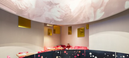 Dossier de presse | 2274-03 - Communiqué de presse | Wein&Co - BEHF Architects - Architecture commerciale - Skylight “gods in heaven” - Crédit photo : Markus Kaiser