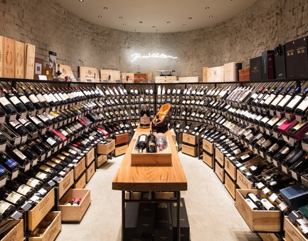 Dossier de presse | 2274-03 - Communiqué de presse | Wein&Co - BEHF Architects - Architecture commerciale - Wine shop, &nbsp;the Rare Wine Cellar - Crédit photo : Markus Kaiser