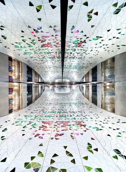 Dossier de presse | 3069-01 - Communiqué de presse | Printemps Haussmann Verticalité - UUfie - Architecture commerciale -  View looking up the void  - Crédit photo : Michel Denance
